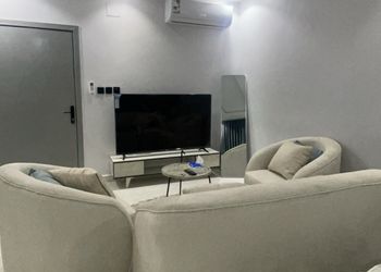 استديو هادئ بدخول ذاتي 