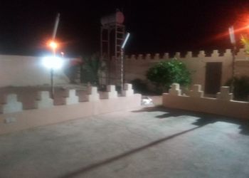 استراحة بمجلس وفناء خارجي