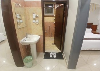 شقة بثلاث غرف نوم وصالة جلوس