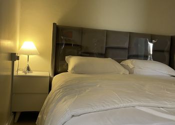 استديو بسرير ماستر وجلسة 