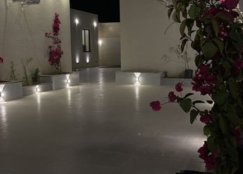 شاليه بمسبح خارجي وجلسة خارجية