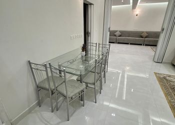 شاليه بمسطح اخضر ومسبحين