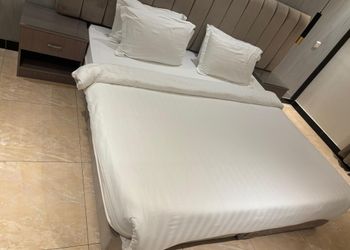 شقة بغرفة معيشة وغرفتين نوم 