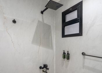 استديو بسرير ماستر وجلسة جانبية