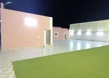 استراحة بمجلس وفناء خارجي 