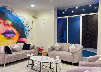 شاليه بصالة مطلة على المسبح 