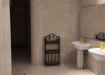 شاليه انيق بجلسات وطاولة بلياردو
