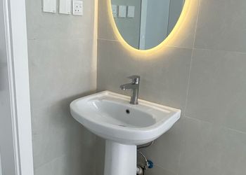 شاليه بمسطح اخضر ومسبح 