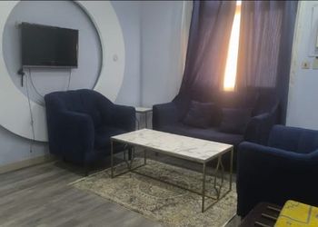 شقة بغرفة معيشة وغرفتين نوم 