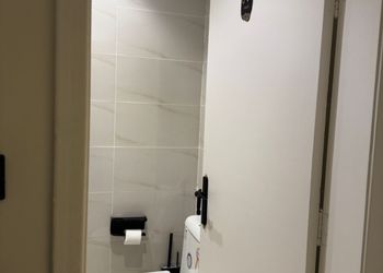 استديو بسرير ماستر وجلسة جانبية 