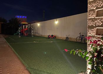 استراحة بمسطح اخضر و جلسة خارجية