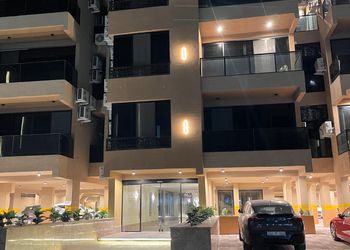 استديو بسرير مريح وتصميم هادئ 