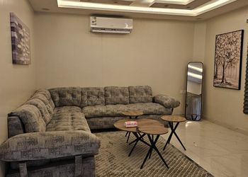شقة بصالة انيقة ودخول ذاتي