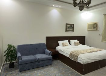 استديو بسرير ماستر 