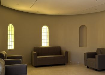 استراحة بمسطح اخضر وجلسة خارجية