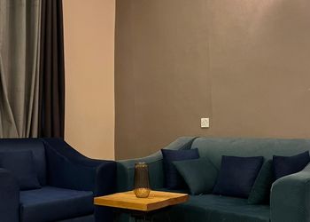 استديو بأثاث مريح وبسيط 
