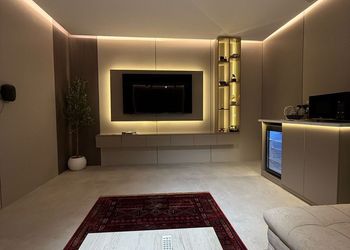 استديو مميز بجلسة ودخول ذاتي