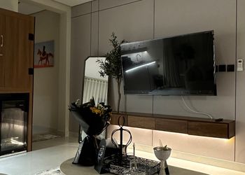 استديو بأثاث مريح وبسيط 