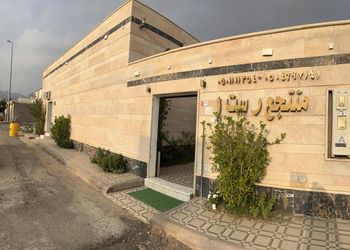 استراحة بألعاب أطفال ومسبح