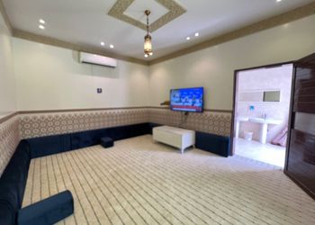 شاليه بمسبح ومسطح اخضر