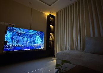 شقة بدخول ذاتي وصالة مريحة 