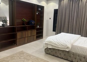 دور أرضي بفناء ومدخل سيارة 