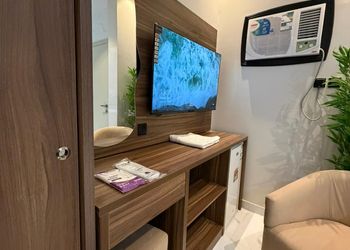 استديو بأثاث مريح وبسيط 