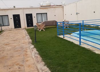 شاليه بغرفة بروجكتر ومسبح ومجلس