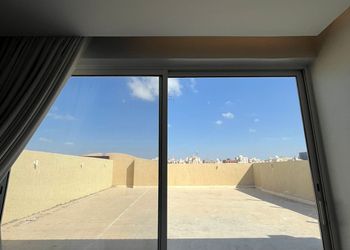 شقة بثلاث غرف نوم وصالة