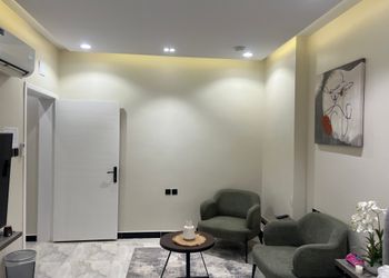 غرفة بسرير ماستر