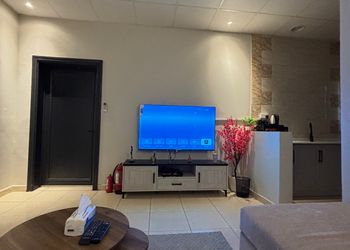 شقة بصالة جلوس ودخول ذاتي