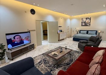 شقة بغرفتين نوم وأثاث مريح