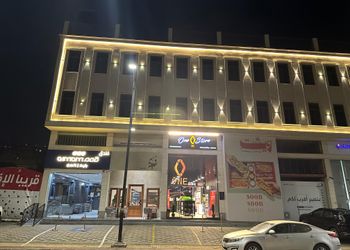 استديو بسرير ماستر وجلسة مريحة 