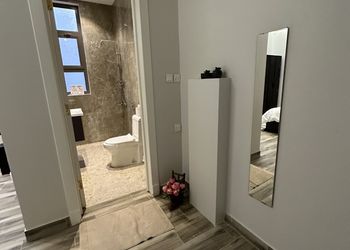 شقة راقية 3 غرف نوم بدخول ذاتي