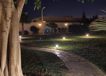 استراحة بمسطح اخضر و جلسة خارجية