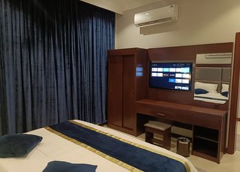 استديو بأثاث بسيط ومريح 