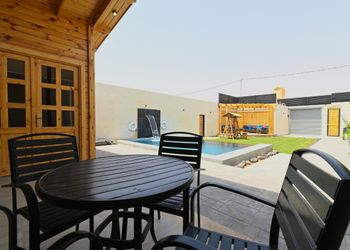 شاليه بمسطح اخضر
