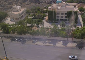 استديو بأثاث مريح وبسيط 