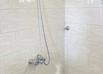 شقة بصالة جلوس وغرفتين نوم 