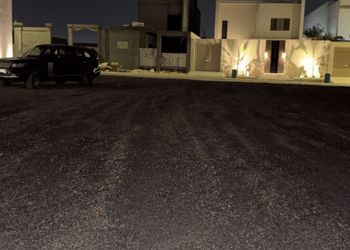 شاليه بجلسة خارجية وملعب كرة سلة