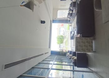 شاليه بمسطح اخضر والعاب اطفال