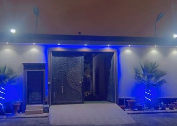 شاليه بمسطح اخضر وجلسة خارجية 