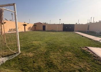استراحة بمجلس وفناء خارجي 