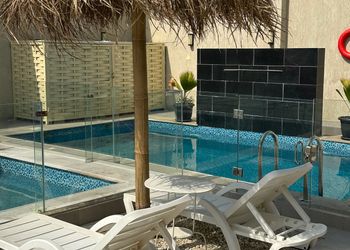 شاليه بمسبح والعاب مائيه