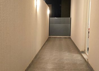 شقة بغرفتين نوم ومطبخ 