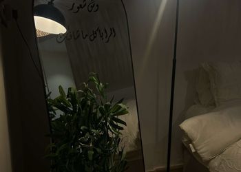 استديو بسرير ماستر وجلسة جانبية