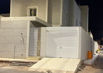 استديو بسرير ماستر وجلسة جانبية