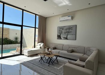شاليه بمسبح وجلسه خارجيه
