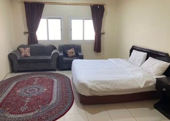 استديو بأثاث مريح وبسيط 