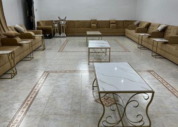 استراحة بمجالس واسعة ومسطح اخضر 